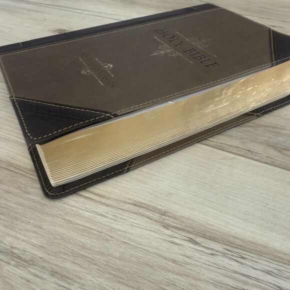 KJV Bible Dark Brown/Tan Portfolio Faux Leather - Picture 4 of 5